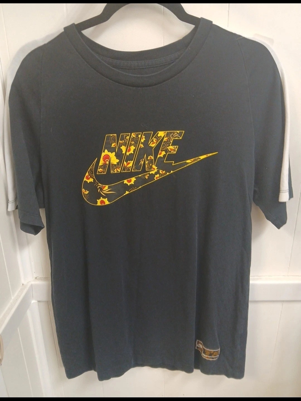 Nike Black T-Shirt Russian Floral RARE #191